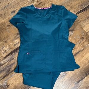 HeartSoul Teal Scrub set medium